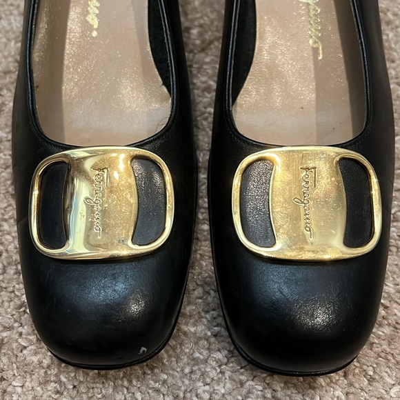 Gently worn Vintage Ferragamo heels; beautiful shoes 6.5 AA width - Picture 3 of 5